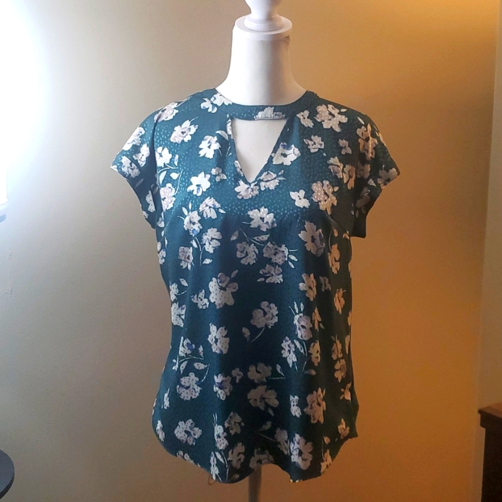 Fortune & Ivy Size Small Green floral blouse